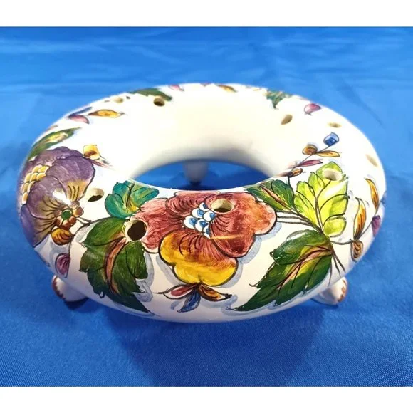 FOOTED PINK PURPLE FLORAL FLOWER RING VASE FROG POTTERY MADE IN PORTUGAL VINTAGE - Picture 2 of 6